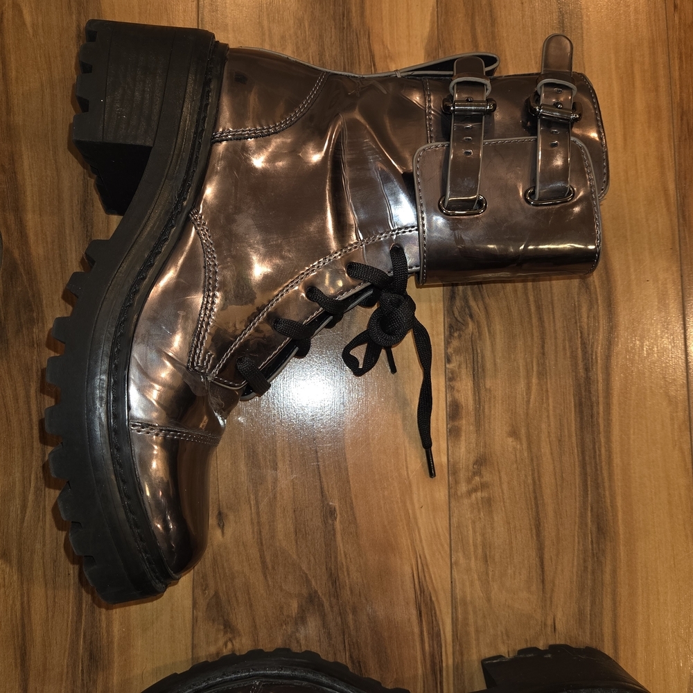 DKNY Silver Metallic Combat Motto Boots Womens Size 7.5 Goth *READ* - Picture 6 of 6
